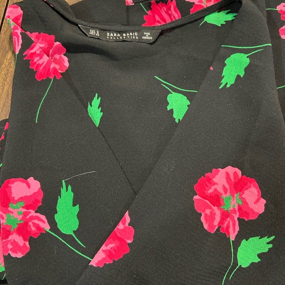 ZARA Floral Wrap Blouse black with floral pattern size small - Picture 4 of 6